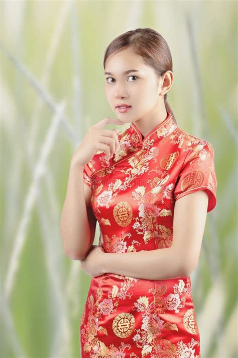 what are women wearing in china